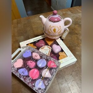 Netflix Bridgerton Lot Teapot Set, Bath Bombs, Make-up Sponges All Brand New